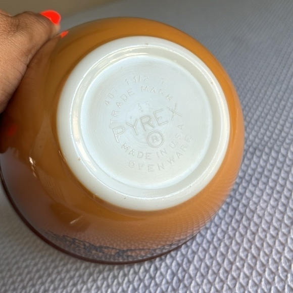 Vintage Pyrex 401 Mixing Bowl Old Orchard 1.5 Pint Nesting Brown - Picture 3 of 5